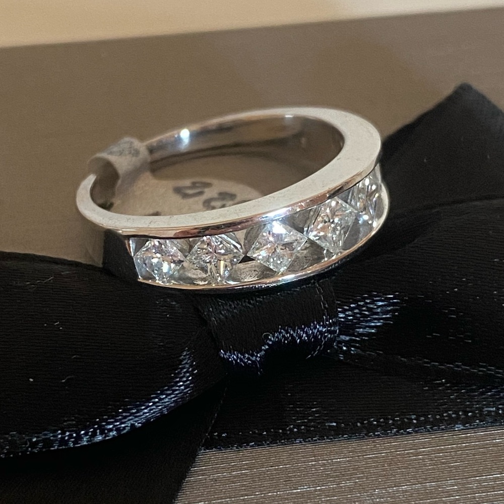 TRIPLE ROW PRINCESS CUT RING WHITE GOLD R050 - Picture 6 of 16